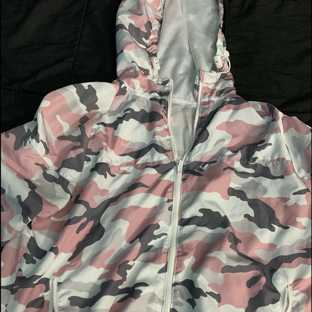 Size large Forever 21 pink camo wind breaker zip up